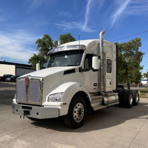 2025 Kenworth T880 - Tandem Sleeper (998041)