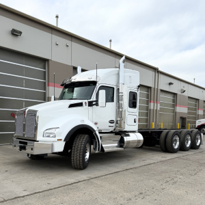 2025 Kenworth T880 - Tridem Sleeper (982982)