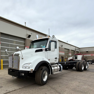 2025 Kenworth T880 - Tandem  Daycab - Mixer Spec (996401)